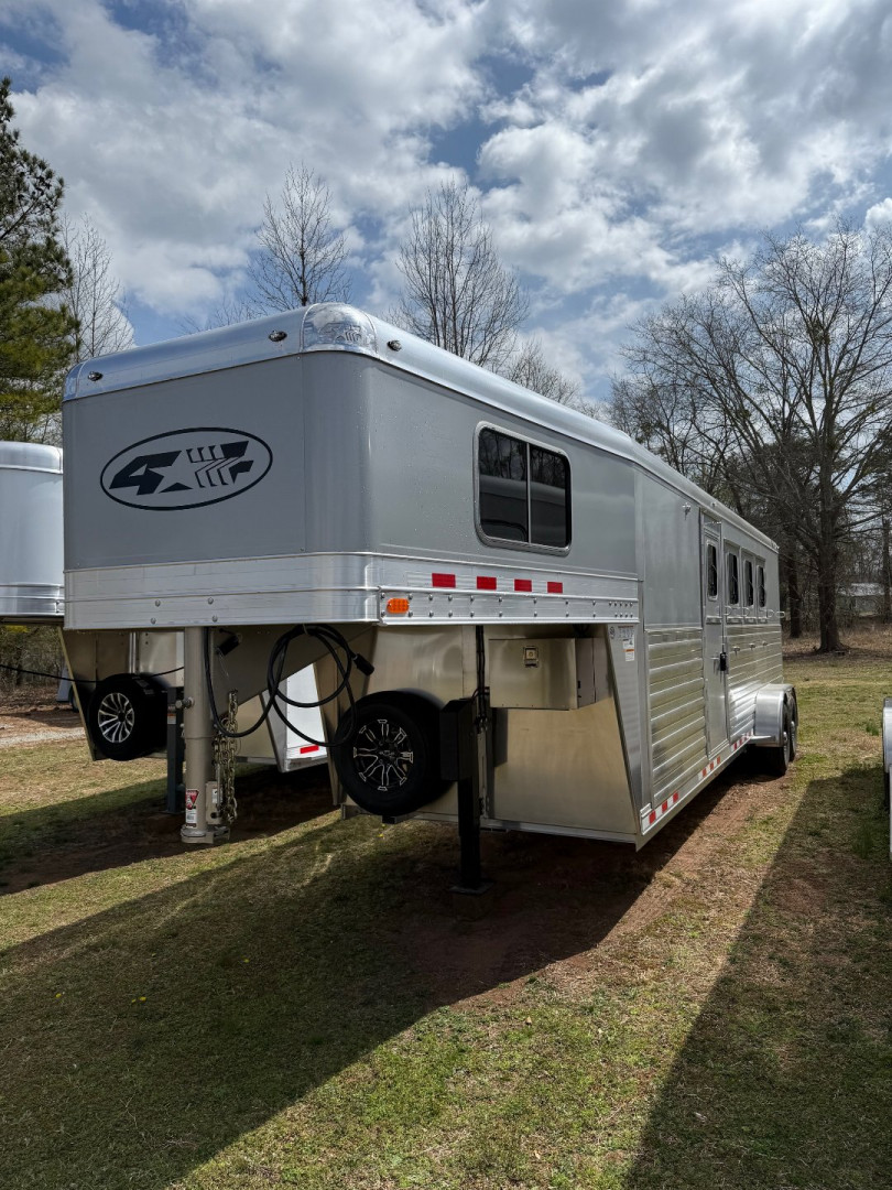 New 2026 4-Star Trailers 4 Horse Slant Side Closet Gooseneck Horse Trailer