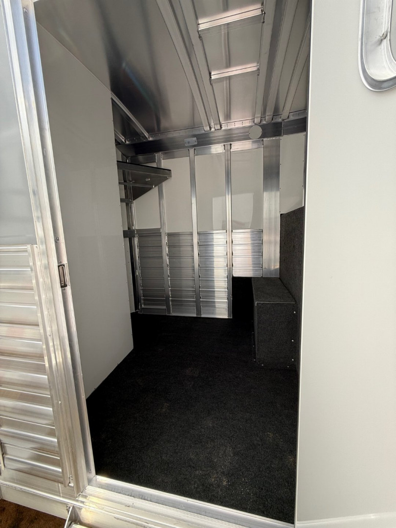 New 2026 4-Star Trailers 4 Horse Slant Side Closet Gooseneck Horse Trailer