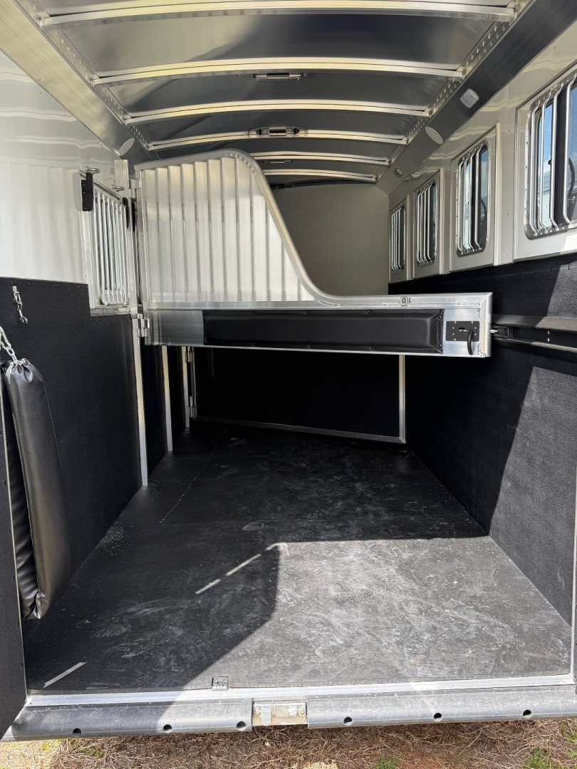 New 2026 4-Star Trailers 4 Horse Slant Side Closet Gooseneck Horse Trailer
