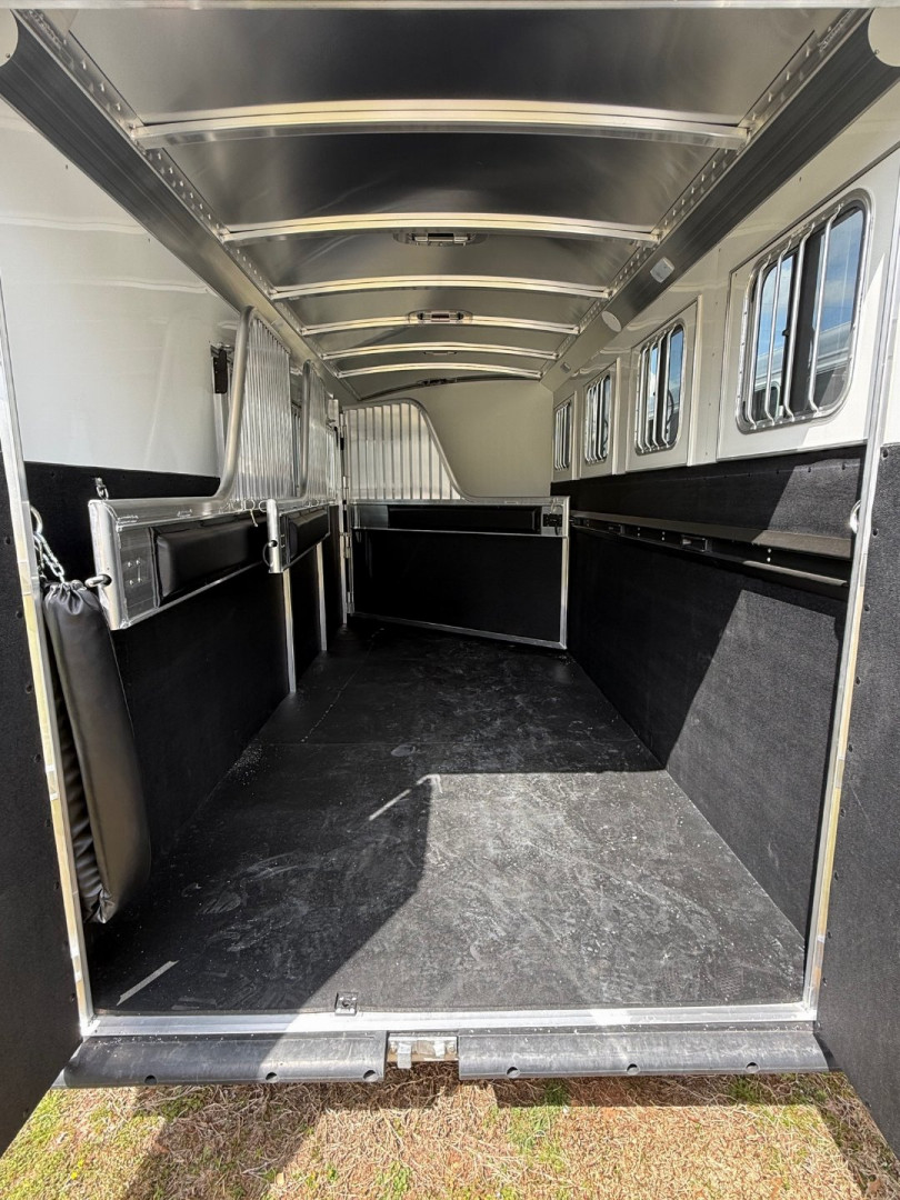 New 2026 4-Star Trailers 4 Horse Slant Side Closet Gooseneck Horse Trailer