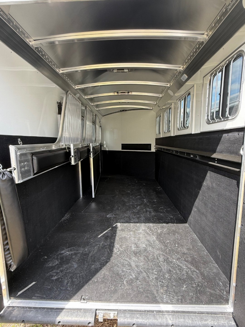 New 2026 4-Star Trailers 4 Horse Slant Side Closet Gooseneck Horse Trailer