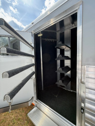 New 2026 4-Star Trailers 4 Horse Slant Side Closet Gooseneck Horse Trailer