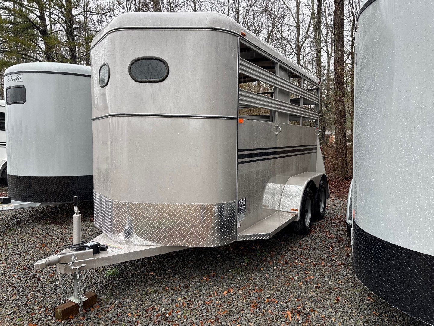 New 2025 Bee 2 Horse Trailer - Slant