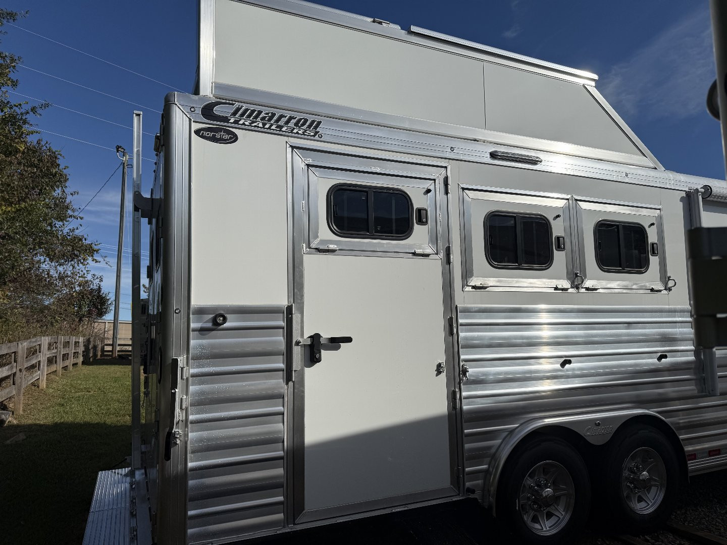 New 2025 CIMARRON Norstar 3 horse rear side load 14'6 Signature quarters Living Quarters