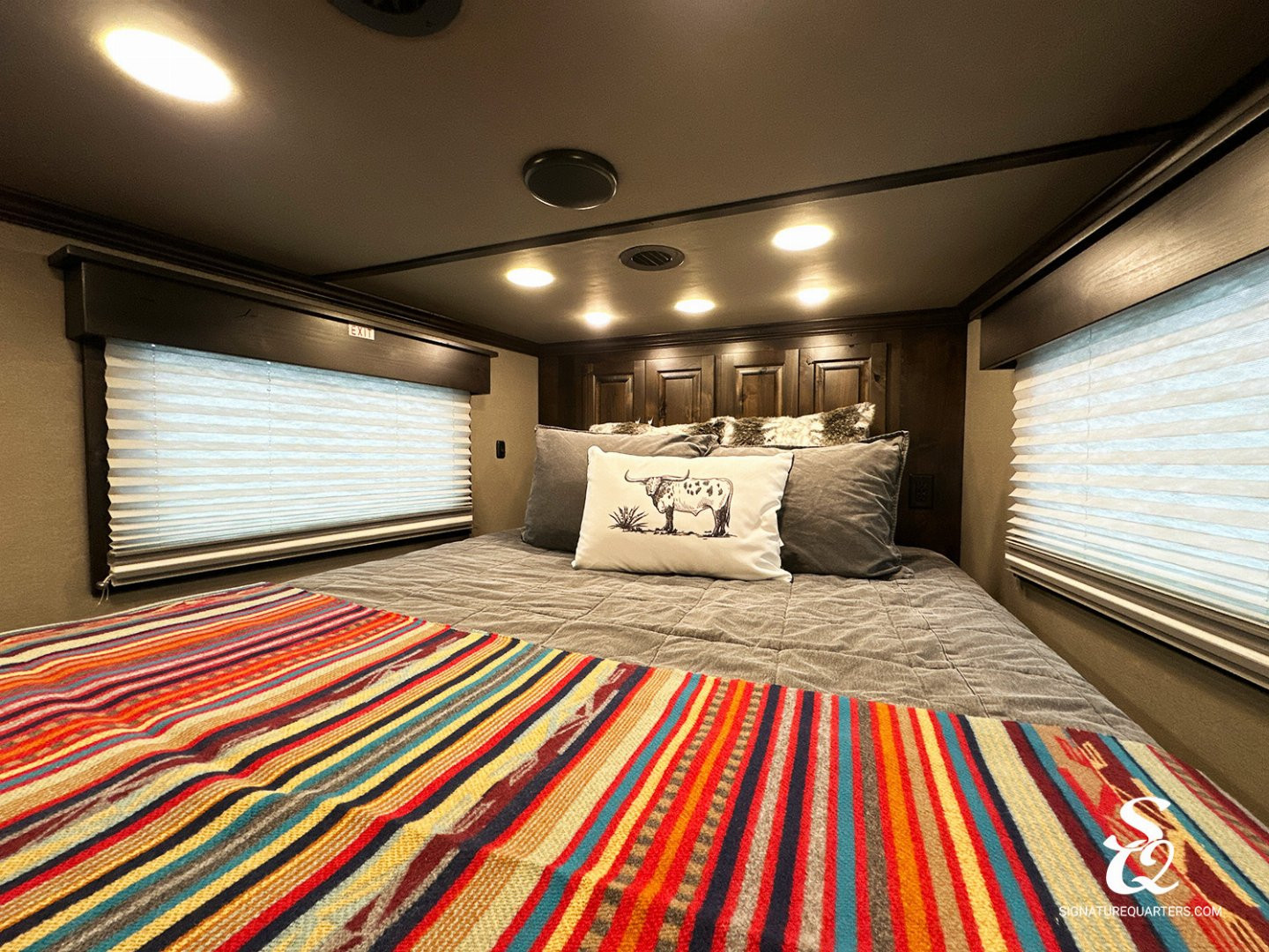 New 2025 CIMARRON Norstar 3 horse rear side load 14'6 Signature quarters Living Quarters