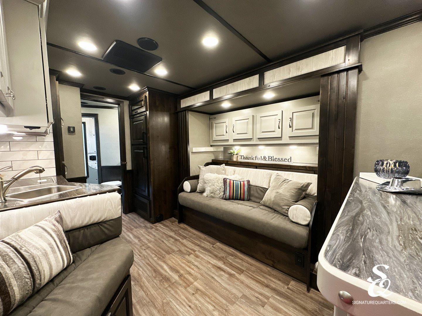 New 2025 CIMARRON Norstar 3 horse rear side load 14'6 Signature quarters Living Quarters