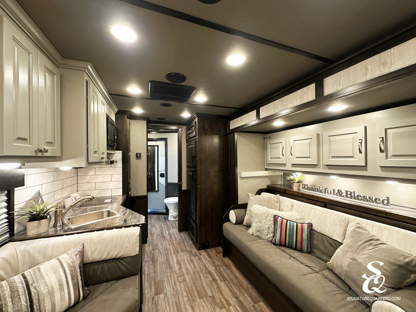 New 2025 CIMARRON Norstar 3 horse rear side load 14'6 Signature quarters Living Quarters