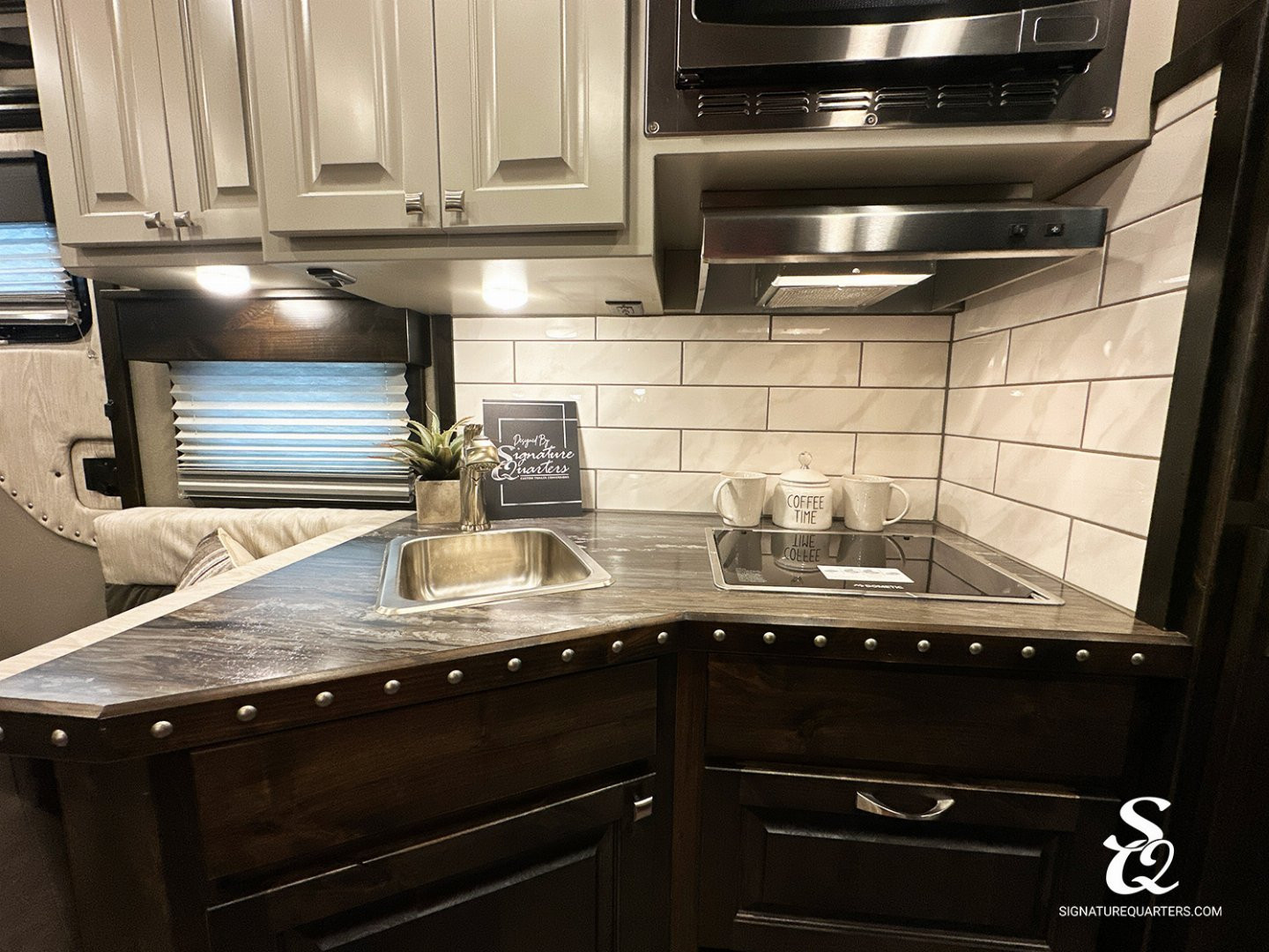 New 2025 CIMARRON Norstar 3 horse rear side load 14'6 Signature quarters Living Quarters