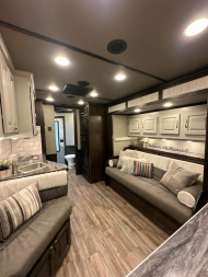 New 2025 CIMARRON Norstar 3 horse rear side load 14'6 Signature quarters Living Quarters