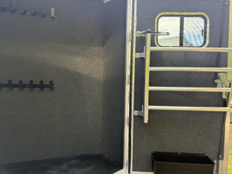 New 2025 CIMARRON Norstar 3 horse rear side load 14'6 Signature quarters Living Quarters