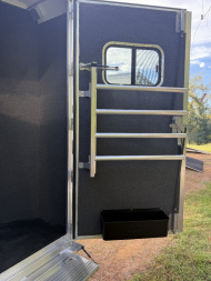 New 2025 CIMARRON Norstar 3 horse rear side load 14'6 Signature quarters Living Quarters