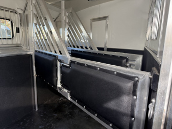 New 2025 CIMARRON Norstar 3 horse rear side load 14'6 Signature quarters Living Quarters