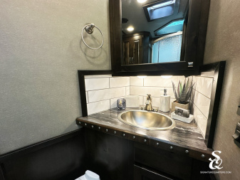 New 2025 CIMARRON Norstar 3 horse rear side load 14'6 Signature quarters Living Quarters