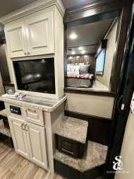 New 2025 CIMARRON Norstar 3 horse rear side load 14'6 Signature quarters Living Quarters