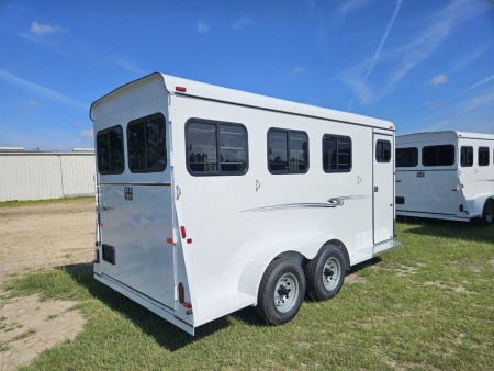 New 2026 Bee Chief 3 Horse Fully Enclosed Bumper Pull Horse Trailer