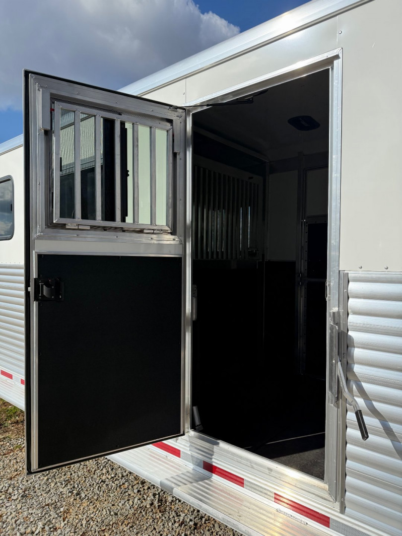 New 2025 ADAM Custom Coach 4 Horse Head to Head Horse Trailer