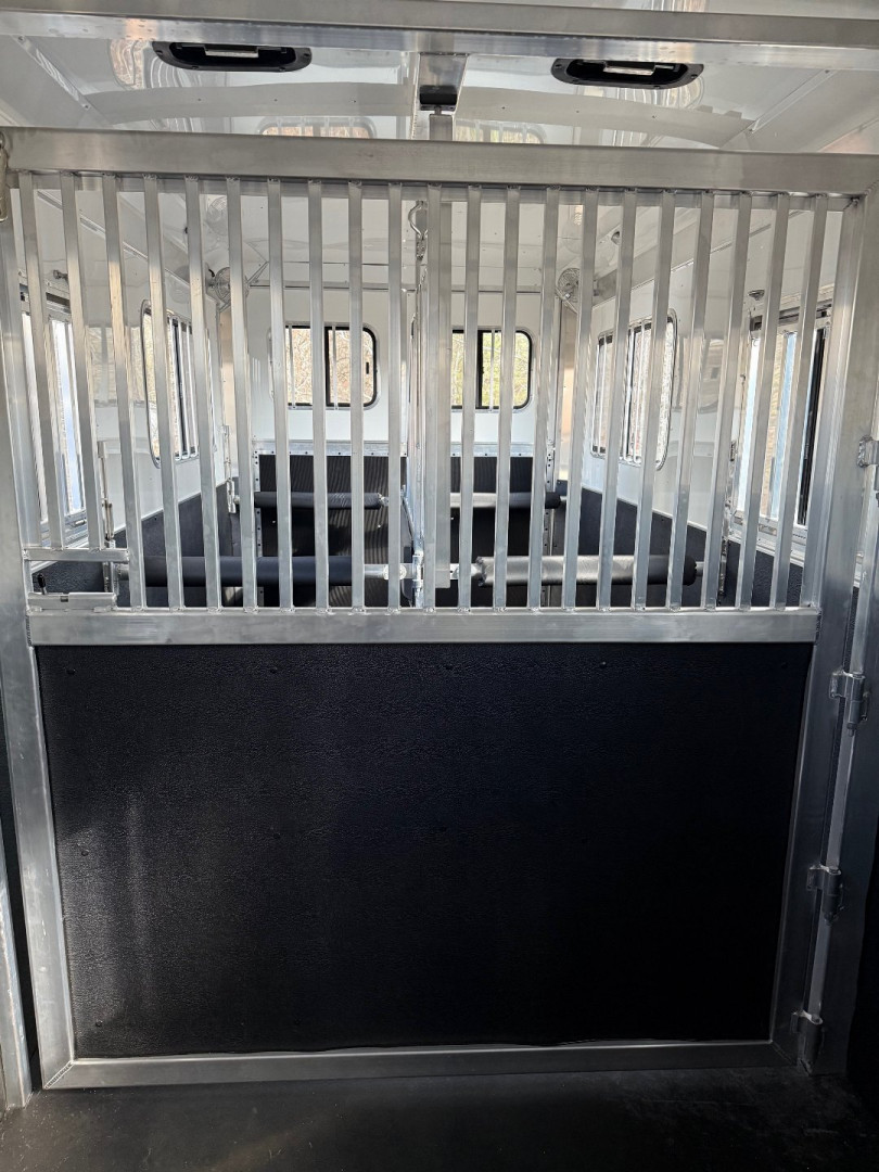 New 2025 ADAM Custom Coach 4 Horse Head to Head Horse Trailer