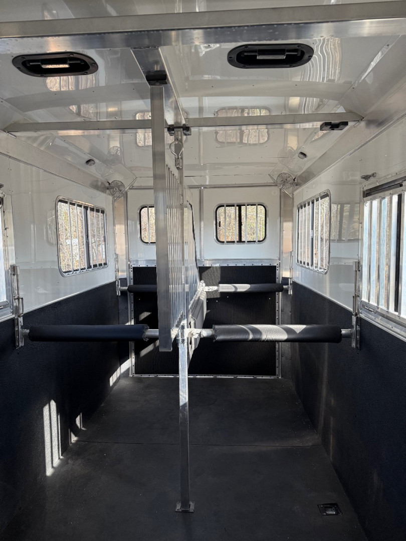 New 2025 ADAM Custom Coach 4 Horse Head to Head Horse Trailer