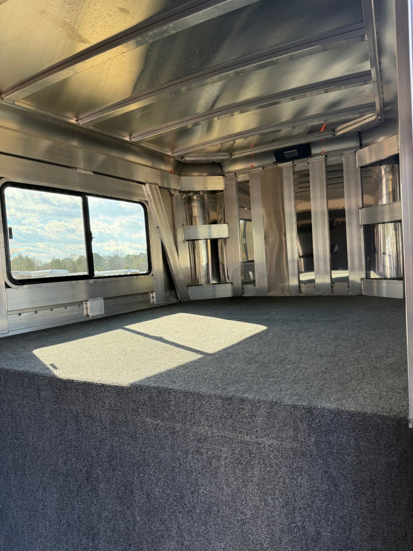 New 2025 ADAM Custom Coach 4 Horse Head to Head Horse Trailer