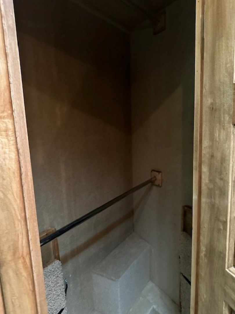 Used 2014 CIMARRON TRAILERS 3 Horse 17' Outlaw Living Quarters Horse Trailer