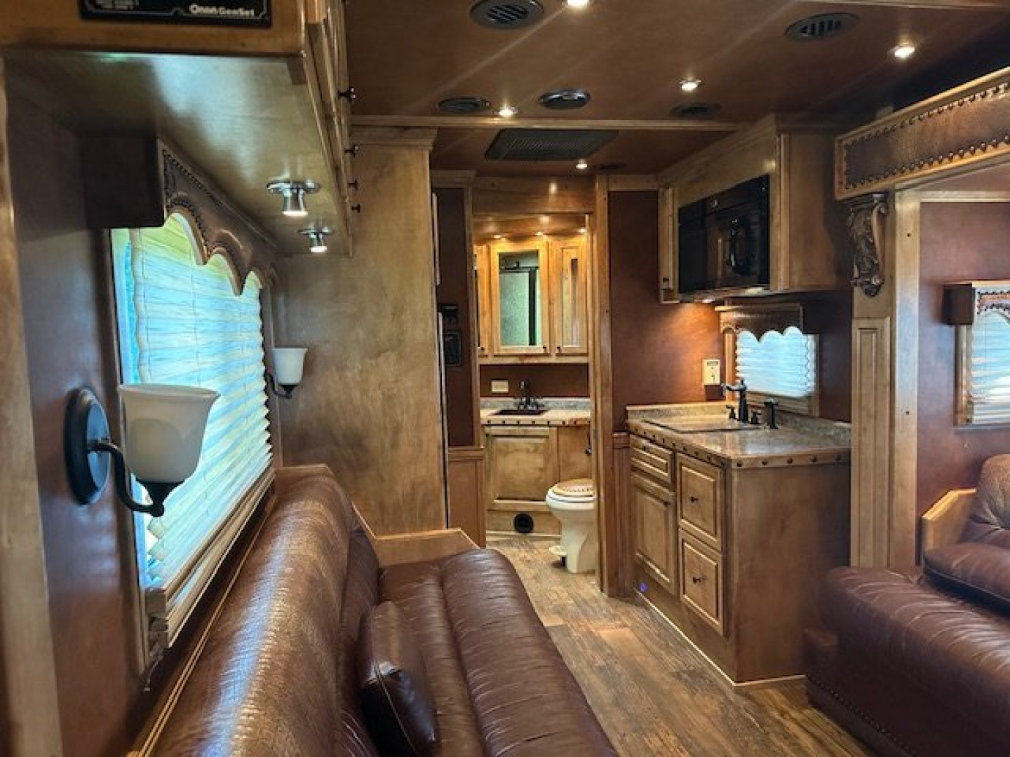 Used 2014 CIMARRON TRAILERS 3 Horse 17' Outlaw Living Quarters Horse Trailer