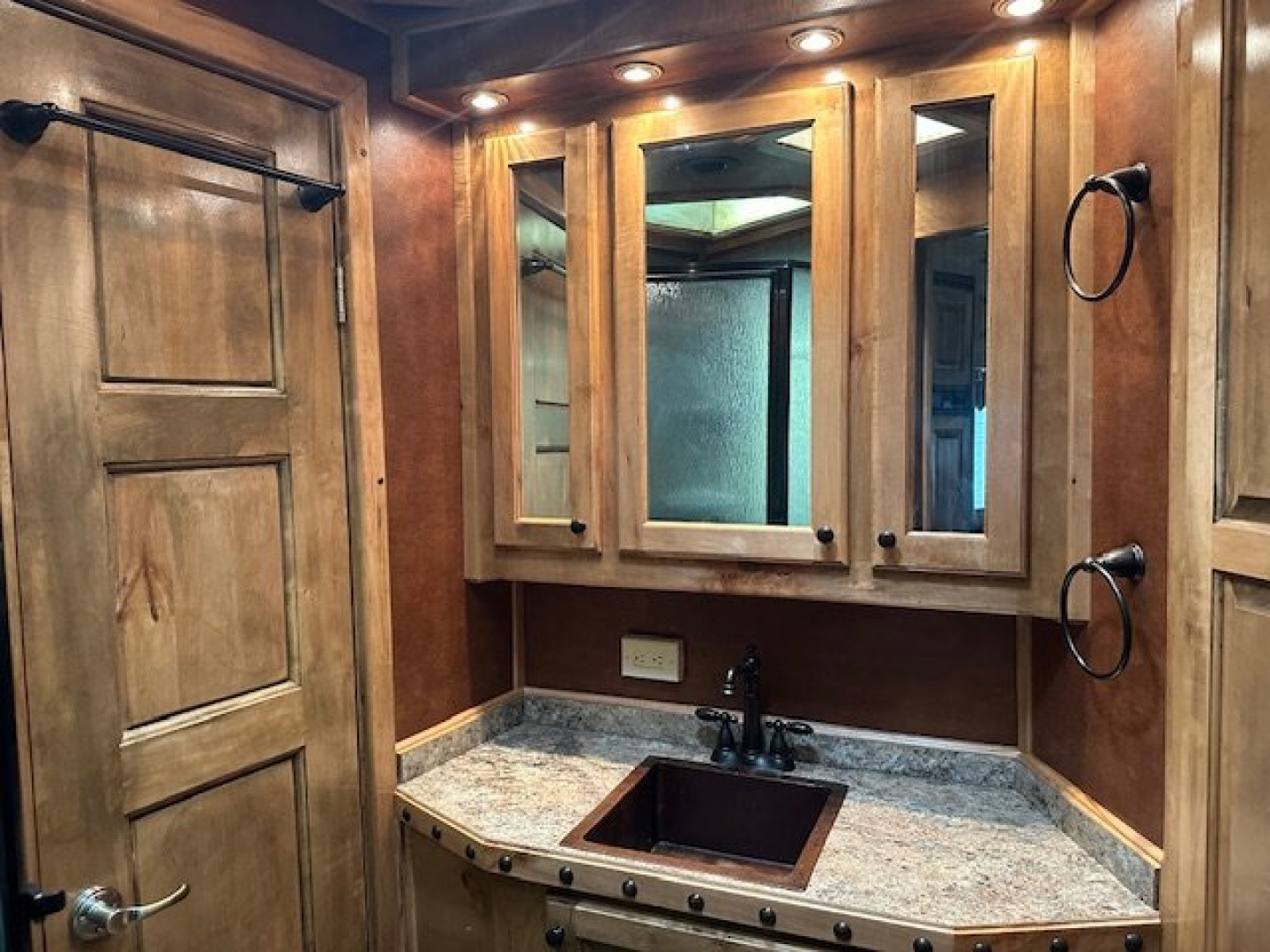 Used 2014 CIMARRON TRAILERS 3 Horse 17' Outlaw Living Quarters Horse Trailer