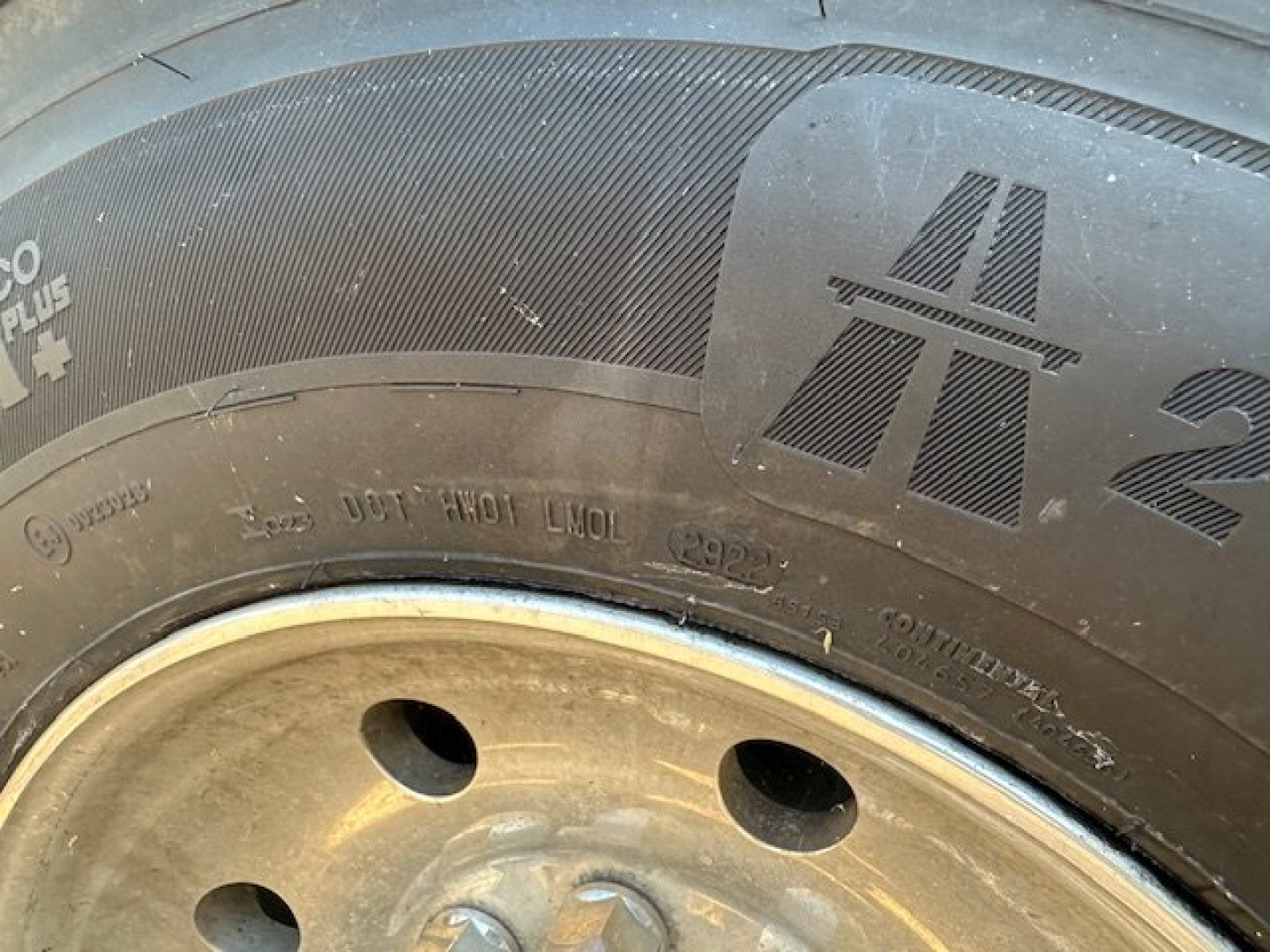 Used 2014 CIMARRON TRAILERS 3 Horse 17' Outlaw Living Quarters Horse Trailer