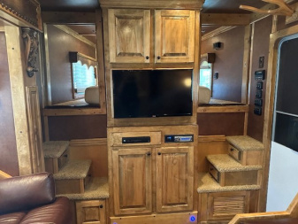 Used 2014 CIMARRON TRAILERS 3 Horse 17' Outlaw Living Quarters Horse Trailer