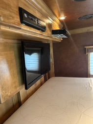 Used 2014 CIMARRON TRAILERS 3 Horse 17' Outlaw Living Quarters Horse Trailer