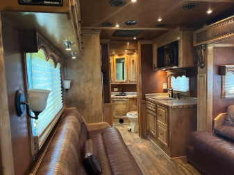 Used 2014 CIMARRON TRAILERS 3 Horse 17' Outlaw Living Quarters Horse Trailer