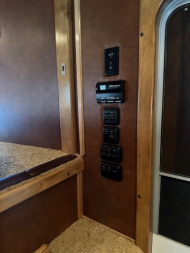 Used 2014 CIMARRON TRAILERS 3 Horse 17' Outlaw Living Quarters Horse Trailer