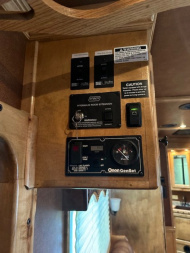 Used 2014 CIMARRON TRAILERS 3 Horse 17' Outlaw Living Quarters Horse Trailer