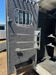 Used 2014 CIMARRON TRAILERS 3 Horse 17' Outlaw Living Quarters Horse Trailer