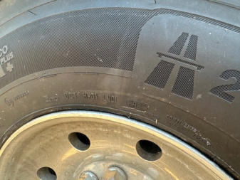 Used 2014 CIMARRON TRAILERS 3 Horse 17' Outlaw Living Quarters Horse Trailer