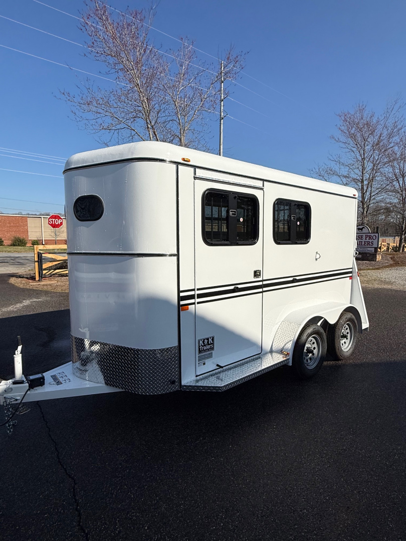 New 2026 Bee 2 Horse Slant Load BP w/Drops & Escape Door Horse Trailer