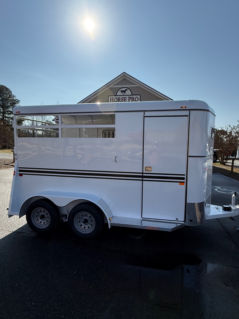 New 2026 Bee 2 Horse Slant Load BP w/Drops & Escape Door Horse Trailer
