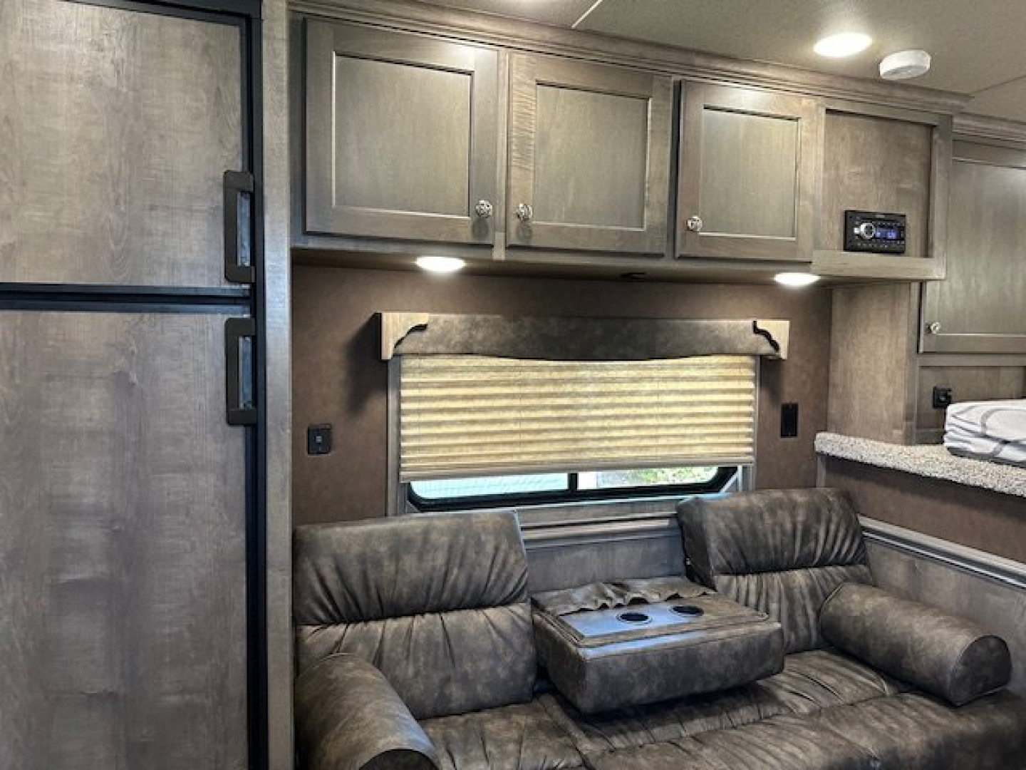 Consignment 2024 MERHOW TRAILERS 3 Horse 10' Living Quarters Horse Trailer