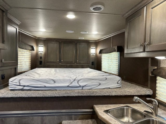 Consignment 2024 MERHOW TRAILERS 3 Horse 10' Living Quarters Horse Trailer
