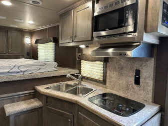 Consignment 2024 MERHOW TRAILERS 3 Horse 10' Living Quarters Horse Trailer