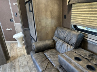 Consignment 2024 MERHOW TRAILERS 3 Horse 10' Living Quarters Horse Trailer