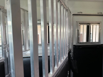 Consignment 2024 MERHOW TRAILERS 3 Horse 10' Living Quarters Horse Trailer