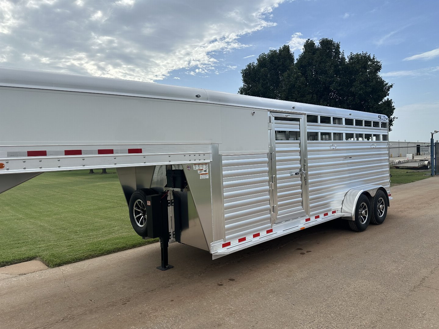New 2026 4-Star Trailers 20' Stock Combo Trailer