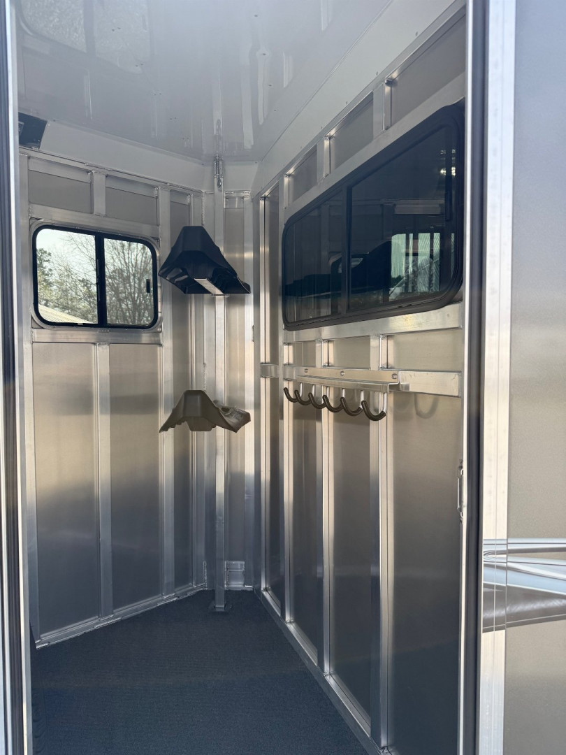 New 2025 ADAM Jubilee 2H ST Load w/Side ramp Horse Trailer