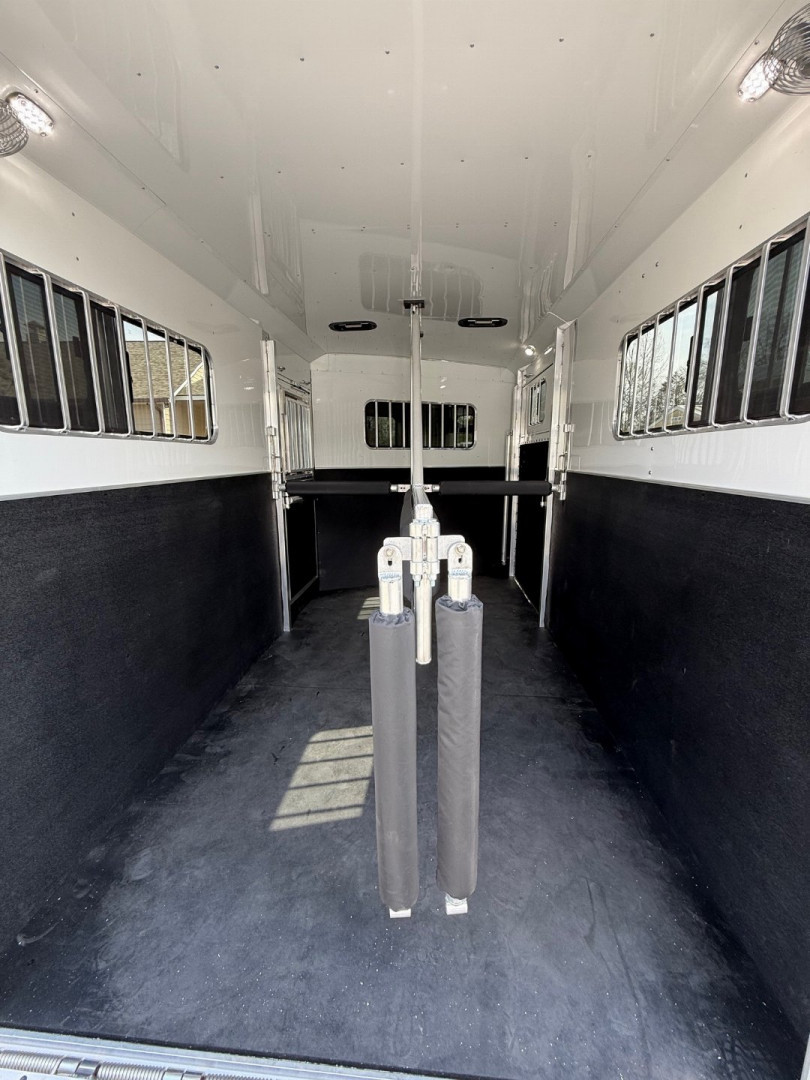 New 2025 ADAM Jubilee 2H ST Load w/Side ramp Horse Trailer