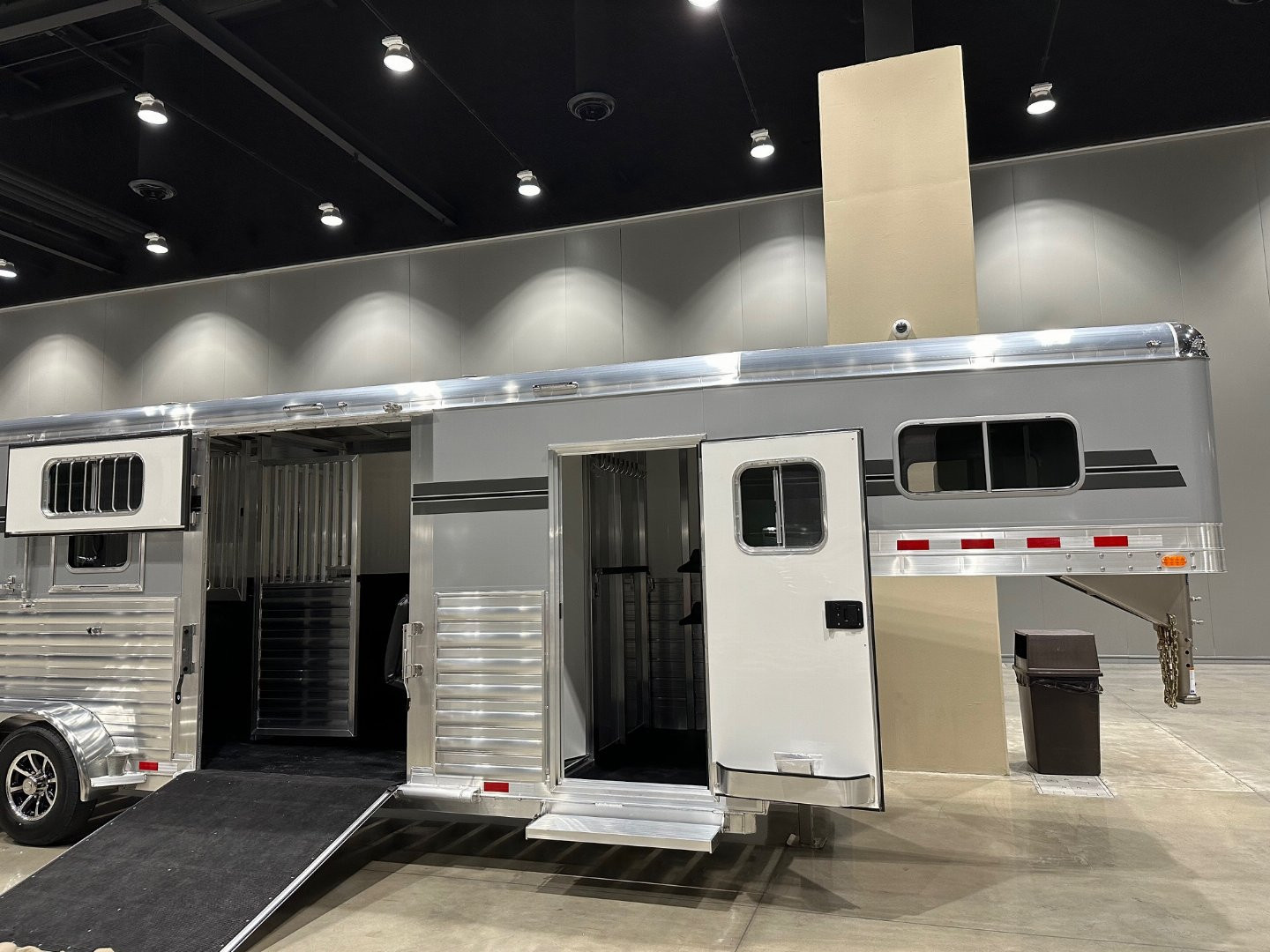 New 2027 4-Star Trailers 2+1 Gooseneck Horse Trailer