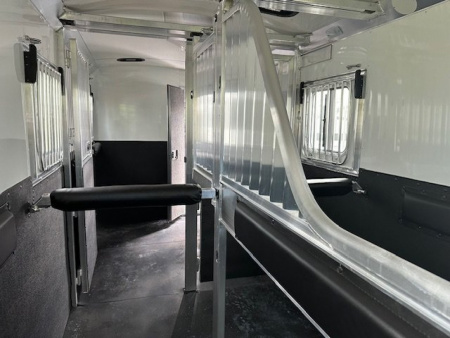 New 2027 4-Star Trailers 2+1 Gooseneck Horse Trailer