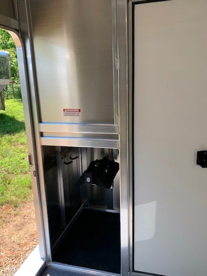 New 2024 ADAM 2 Horse Straightload JuLite Bumper Pull Horse Trailer