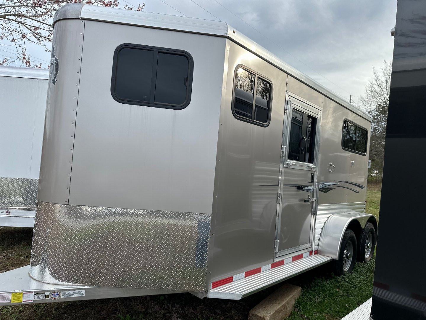 New 2023 ADAM 2 Horse Straightload JuLite Bumper Pull Horse Trailer for ...