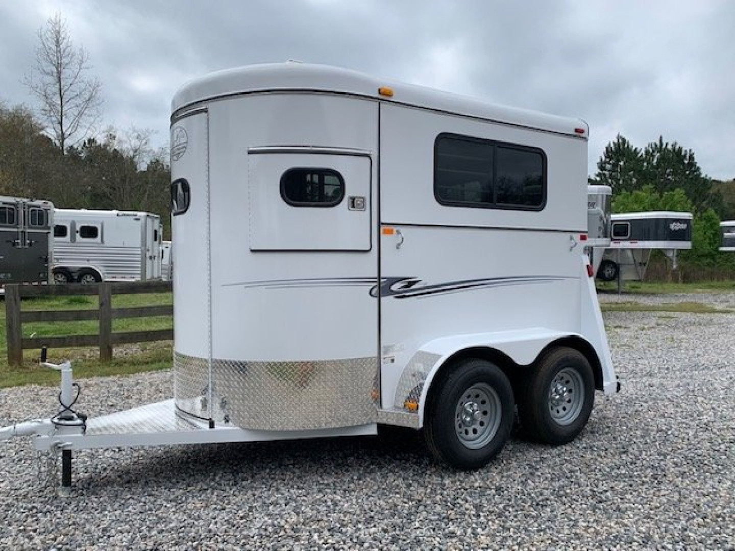 New 2025 BEE 2 Horse Straight Load BP Horse Trailer
