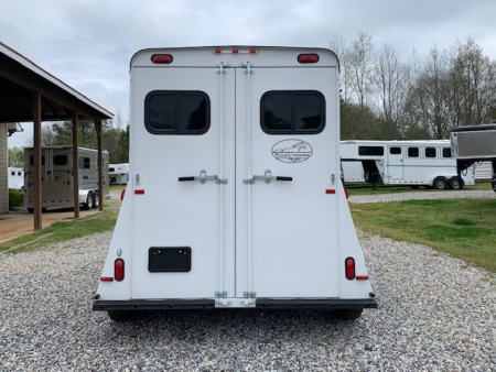 New 2025 BEE 2 Horse Straight Load BP Horse Trailer